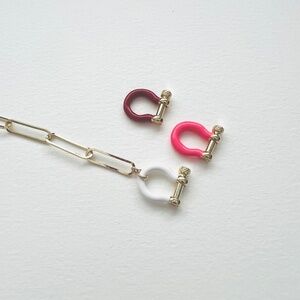 Neon Horseshoe u lock carabiner with paperclip chain necklace